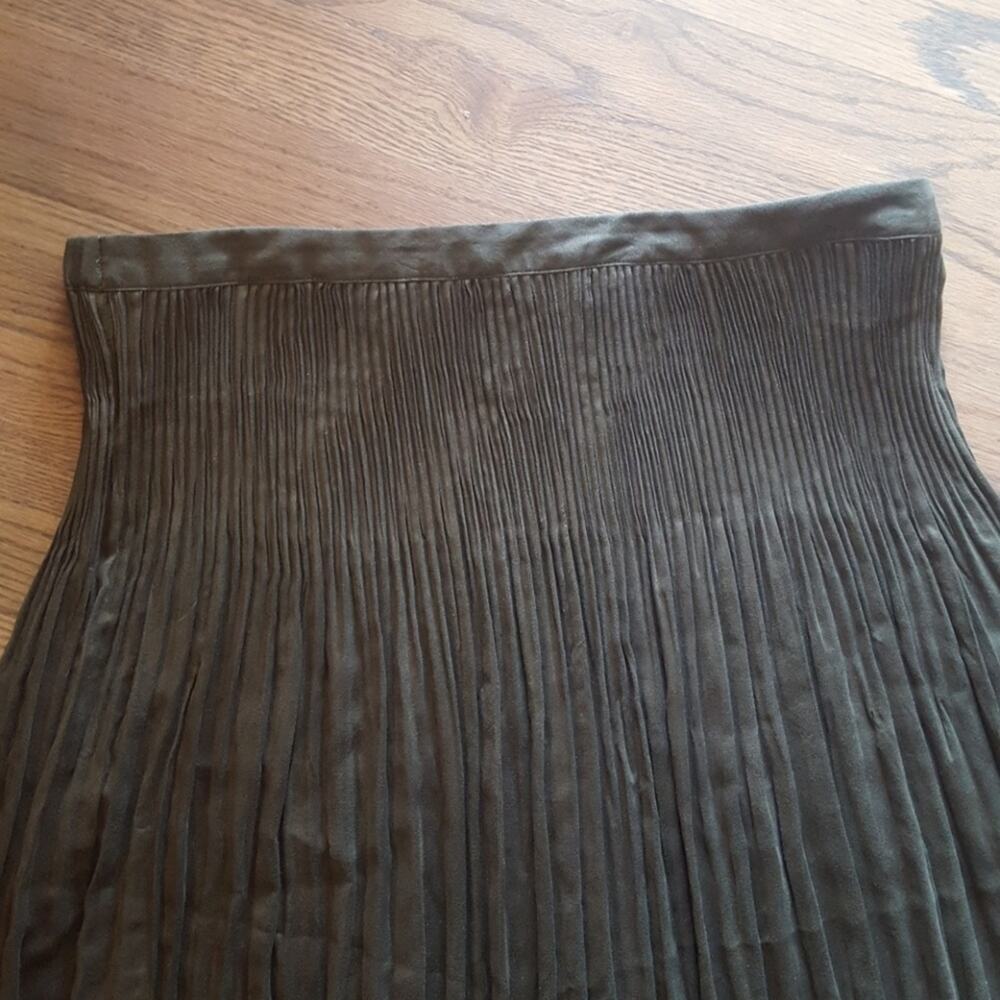 Adorable Coldwater Creek Crinkle Skirt - Picture 2 of 6